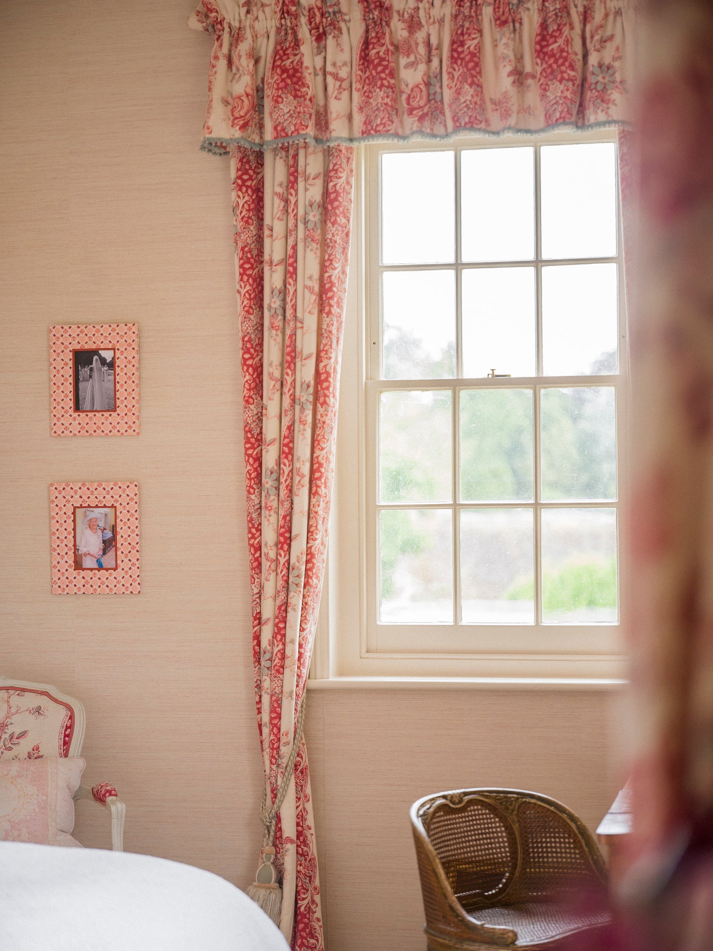 Wall Picture Frame Spring Bloom Red